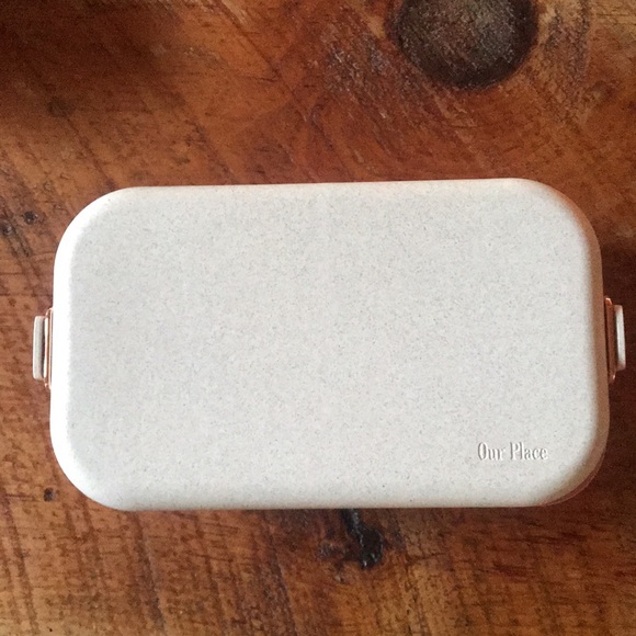 Cute stackable Tupperware set - Picture 3 of 8